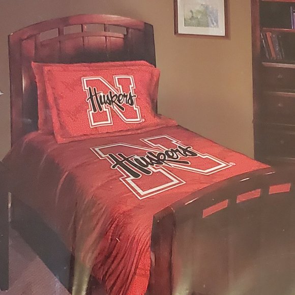 New in Bag Nebraska Huskers Twin Comforter Set